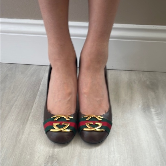 Gucci Brown Leather Heels with Gold Accent - Picture 2 of 7